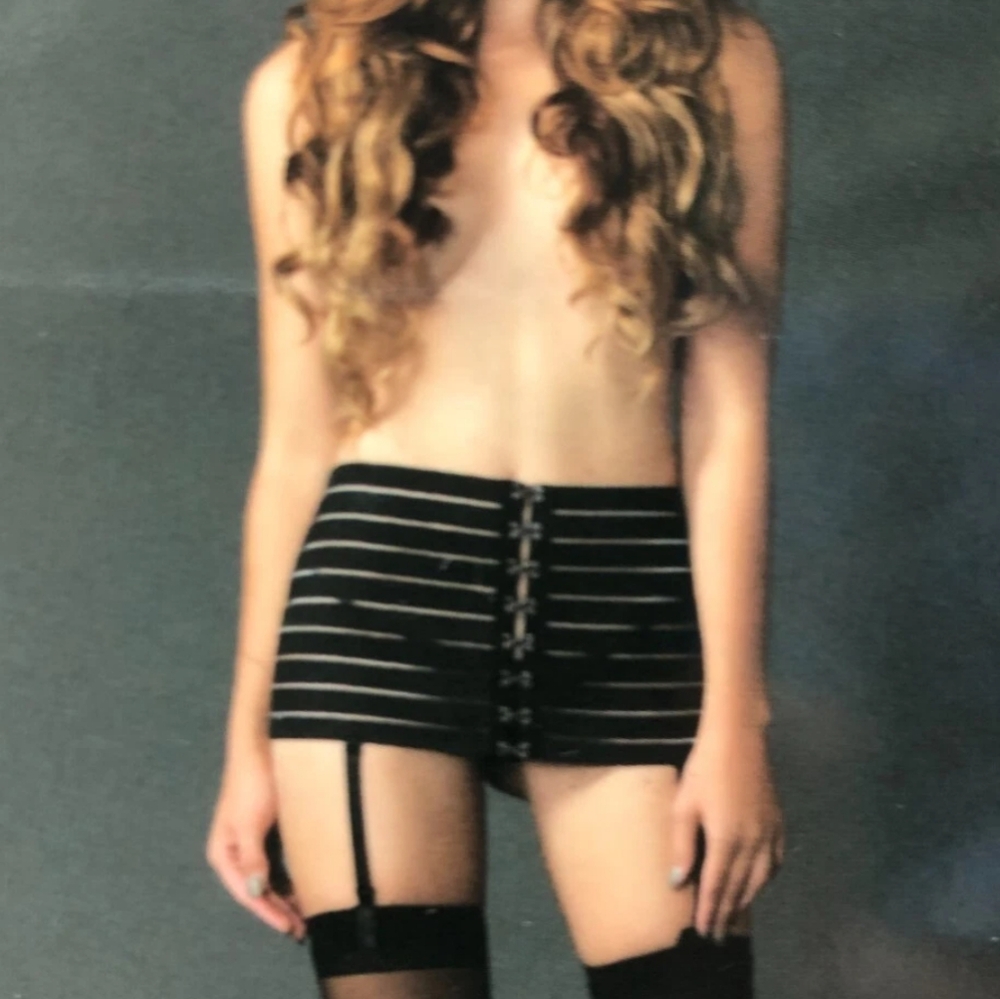 Leg Avenue Hook And Eye Garter Skirt Sz SMALL